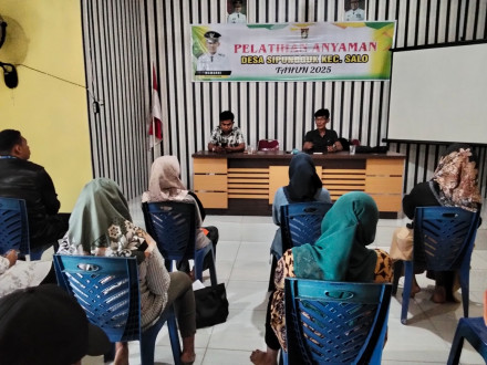 PELATIHAN ANYAMAN